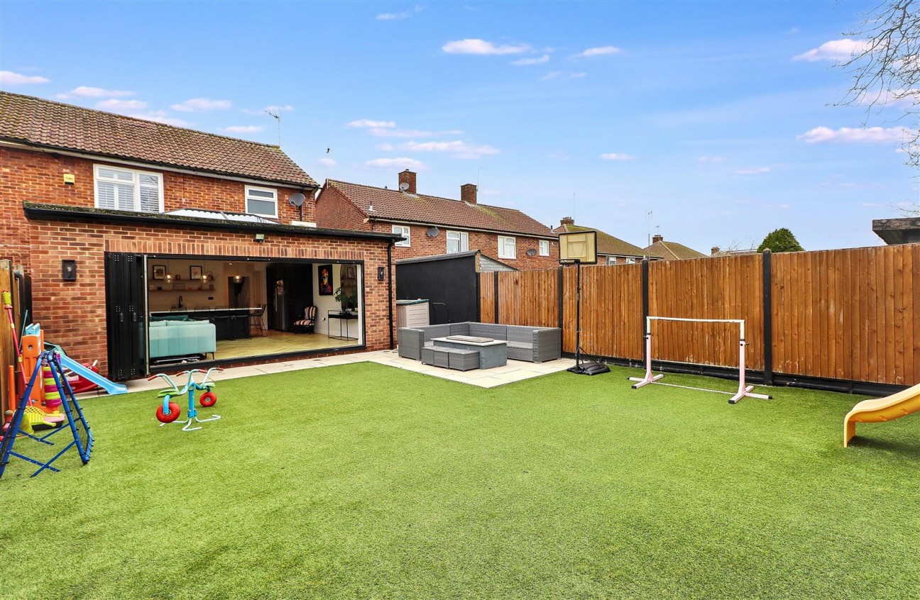 Thornbury Gardens, Borehamwood