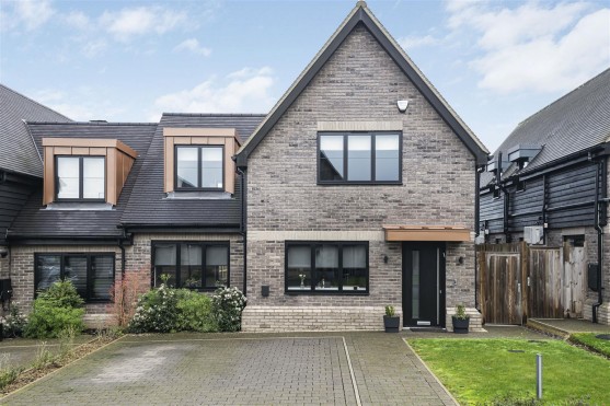 Watersplash Mews, Borehamwood