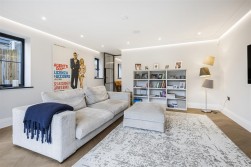 Watersplash Mews, Borehamwood