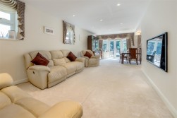 Newberries Avenue, Radlett