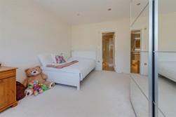 Newberries Avenue, Radlett