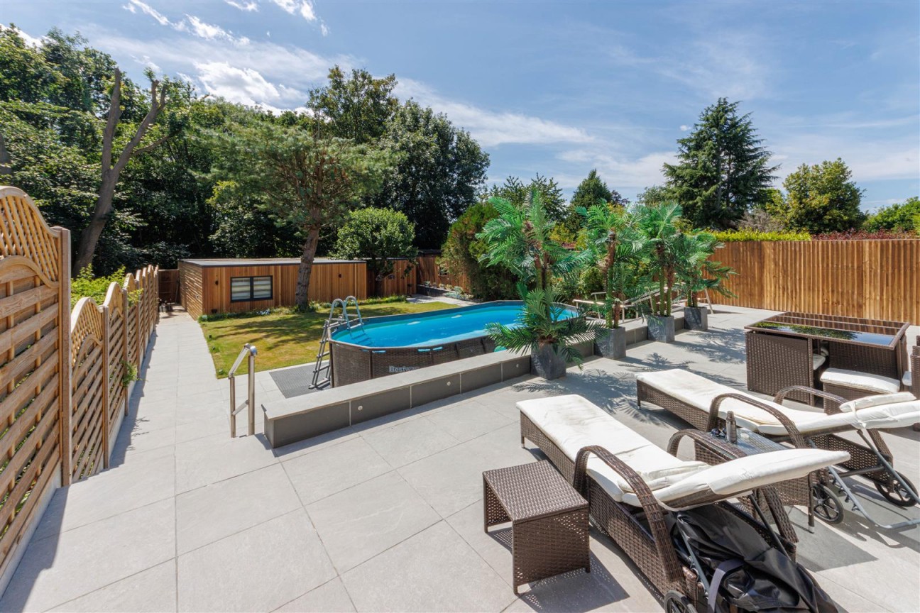 Newberries Avenue, Radlett