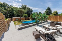 Newberries Avenue, Radlett