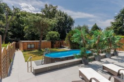 Newberries Avenue, Radlett