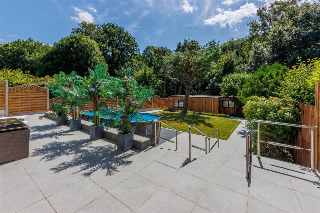 Newberries Avenue, Radlett