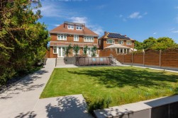 Newberries Avenue, Radlett