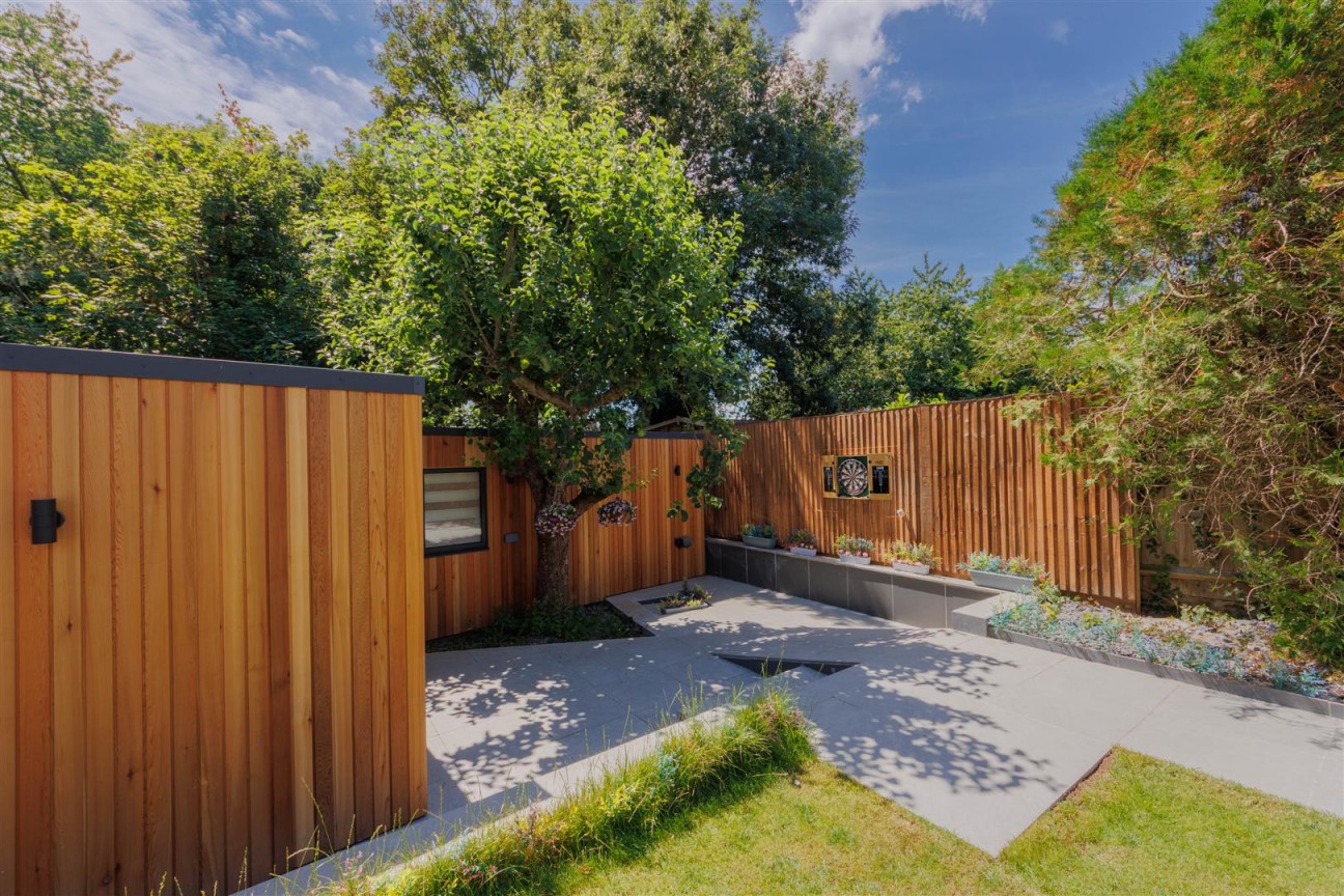 Newberries Avenue, Radlett