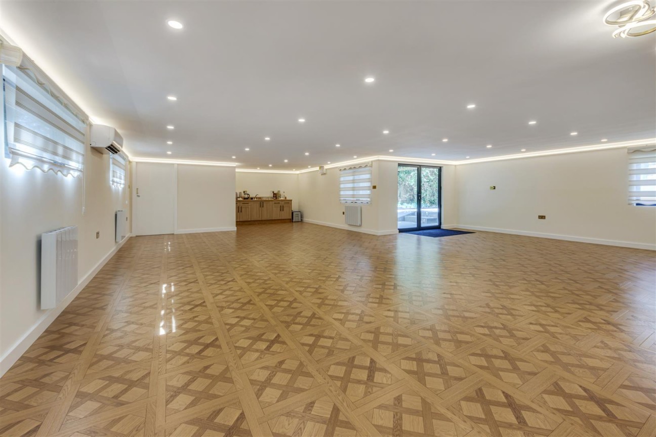 Newberries Avenue, Radlett