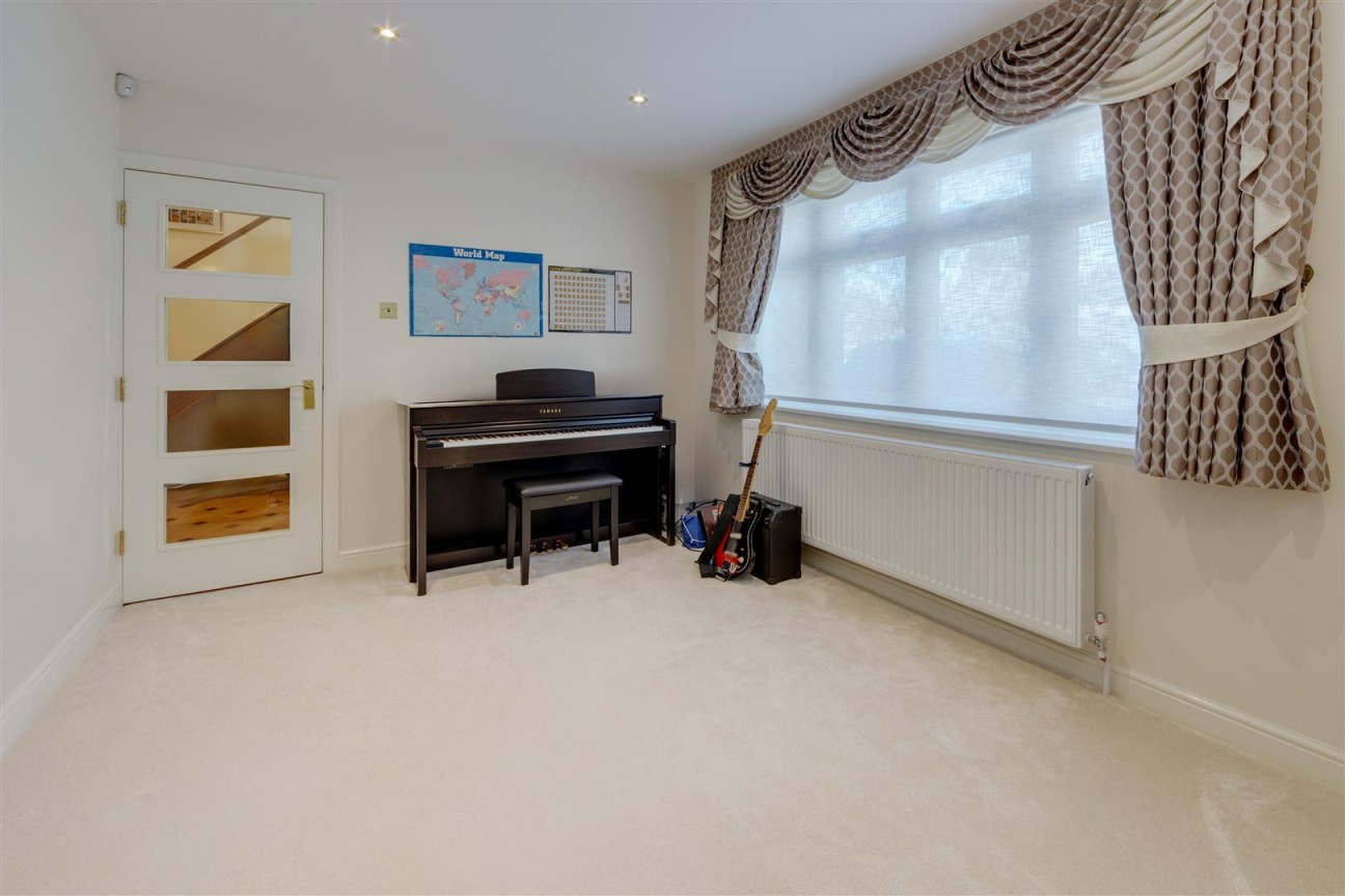 Newberries Avenue, Radlett