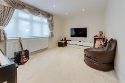 Newberries Avenue, Radlett