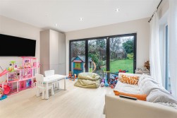 Oakridge Avenue, Radlett