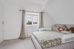 Oakridge Avenue, Radlett