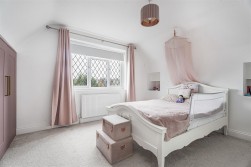 Oakridge Avenue, Radlett