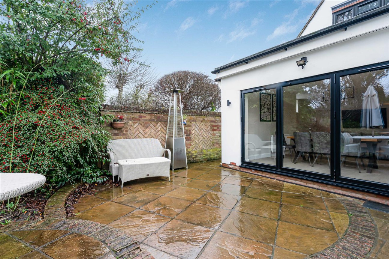 Oakridge Avenue, Radlett