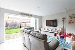 Chaucer Grove, Borehamwood