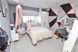 Stanborough Avenue, Borehamwood