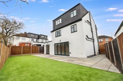 Whitehouse Avenue, Borehamwood