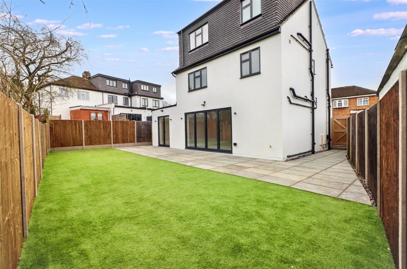 Whitehouse Avenue, Borehamwood