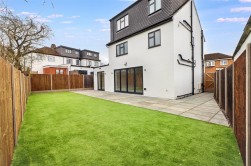 Whitehouse Avenue, Borehamwood