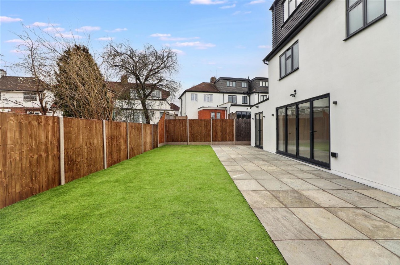 Whitehouse Avenue, Borehamwood