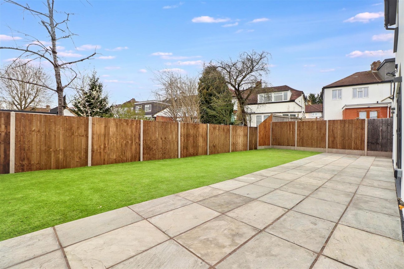 Whitehouse Avenue, Borehamwood