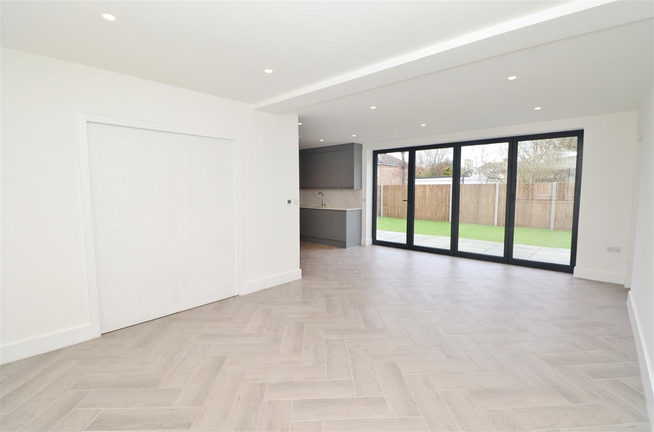 Whitehouse Avenue, Borehamwood