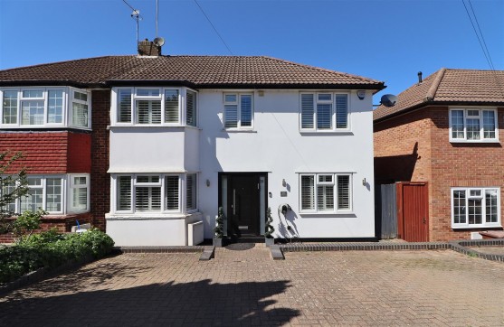 Lullington Garth, Borehamwood