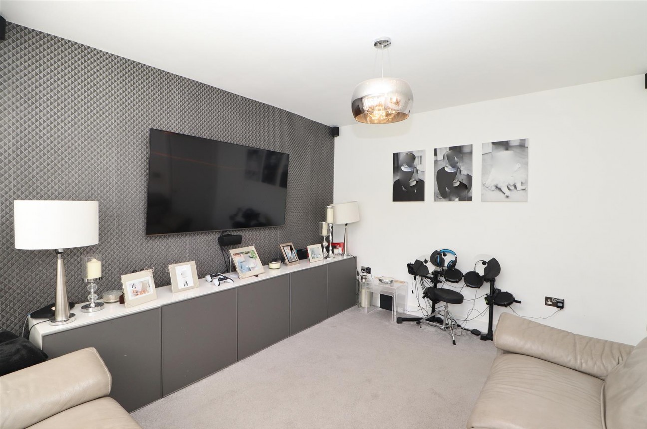 Lullington Garth, Borehamwood
