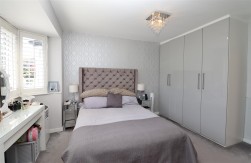 Lullington Garth, Borehamwood