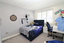 Lullington Garth, Borehamwood