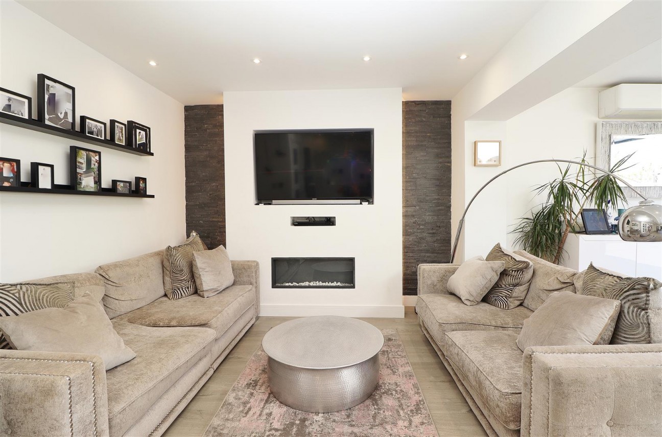 Lullington Garth, Borehamwood