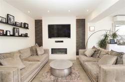 Lullington Garth, Borehamwood