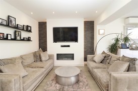 Lullington Garth, Borehamwood