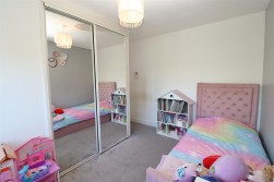 Lullington Garth, Borehamwood