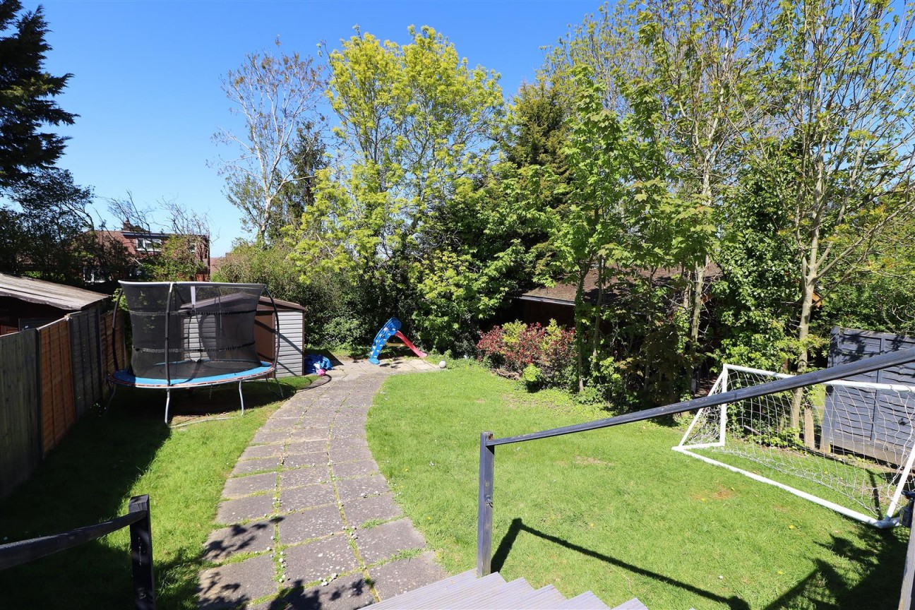 Lullington Garth, Borehamwood