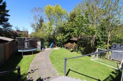 Lullington Garth, Borehamwood