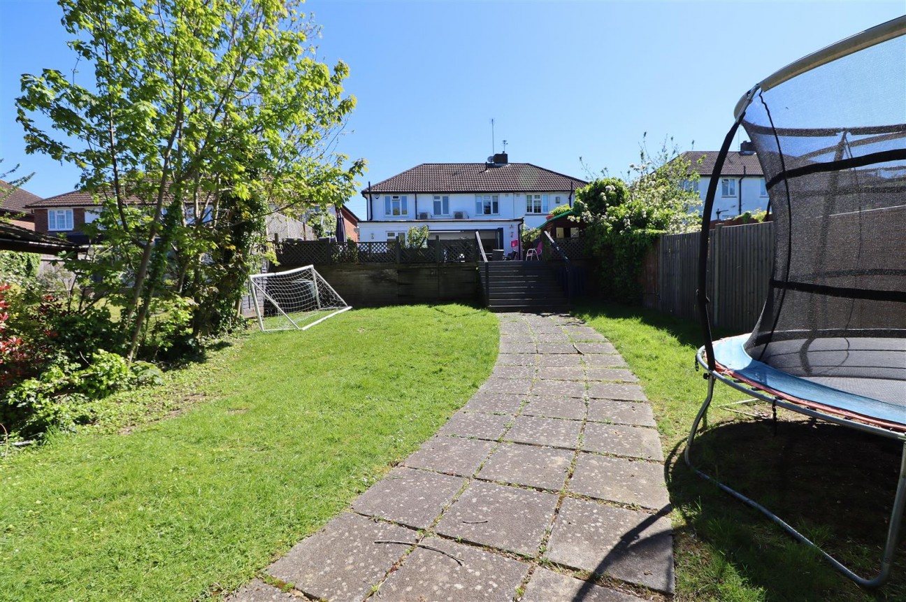 Lullington Garth, Borehamwood