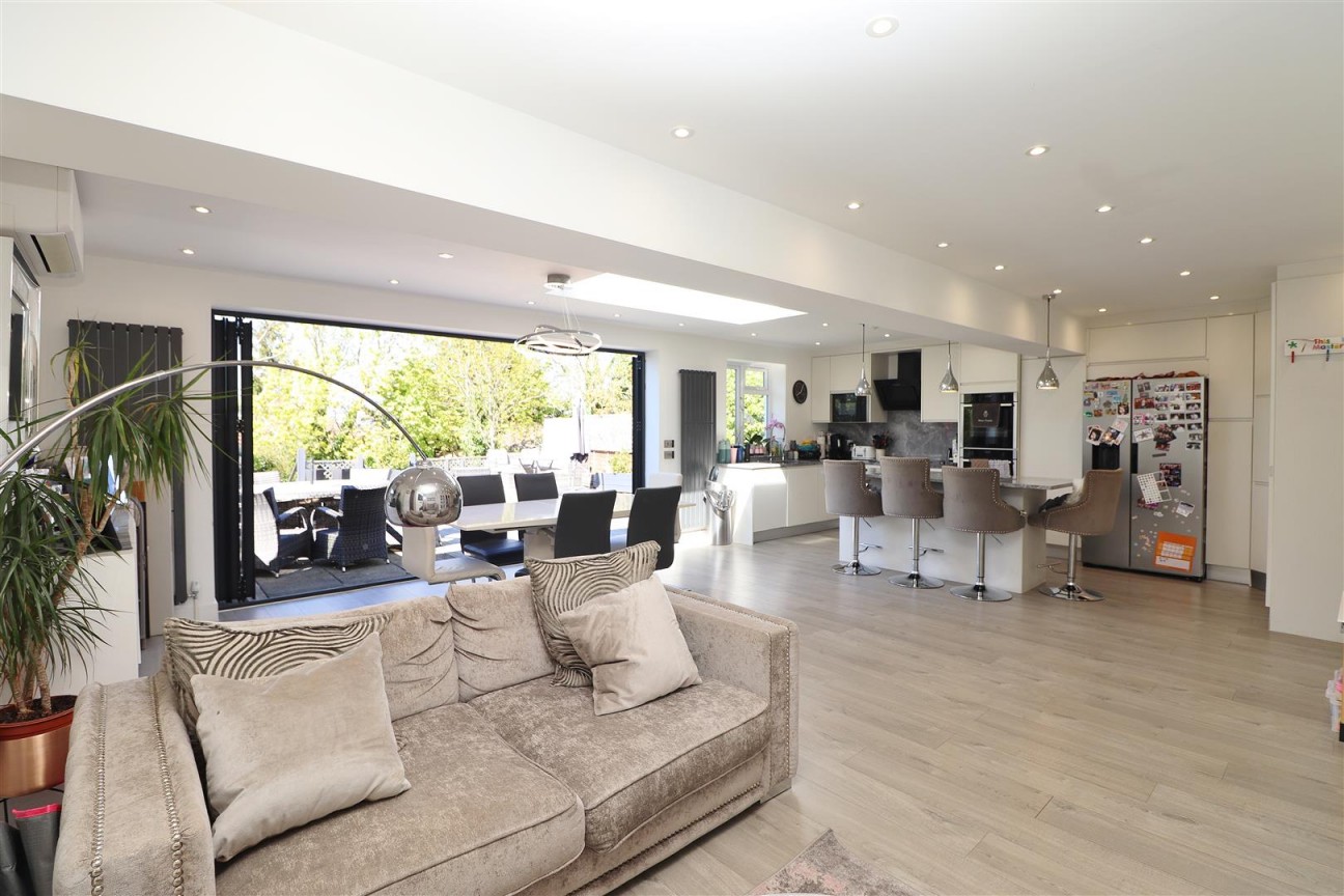 Lullington Garth, Borehamwood