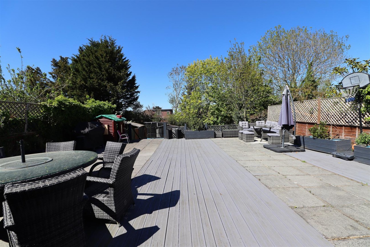 Lullington Garth, Borehamwood