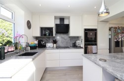 Lullington Garth, Borehamwood