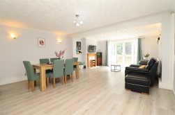 Byron Avenue, Borehamwood