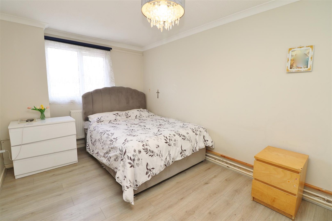 Byron Avenue, Borehamwood