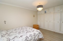 Byron Avenue, Borehamwood