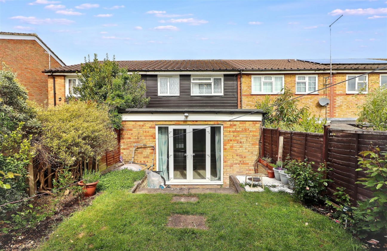 Byron Avenue, Borehamwood