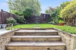 Byron Avenue, Borehamwood