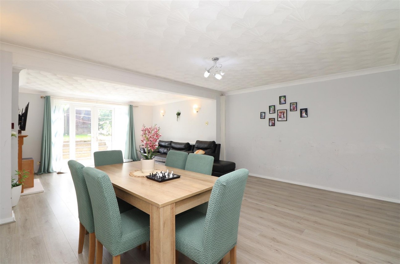 Byron Avenue, Borehamwood