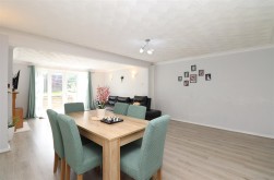 Byron Avenue, Borehamwood