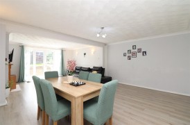 Byron Avenue, Borehamwood