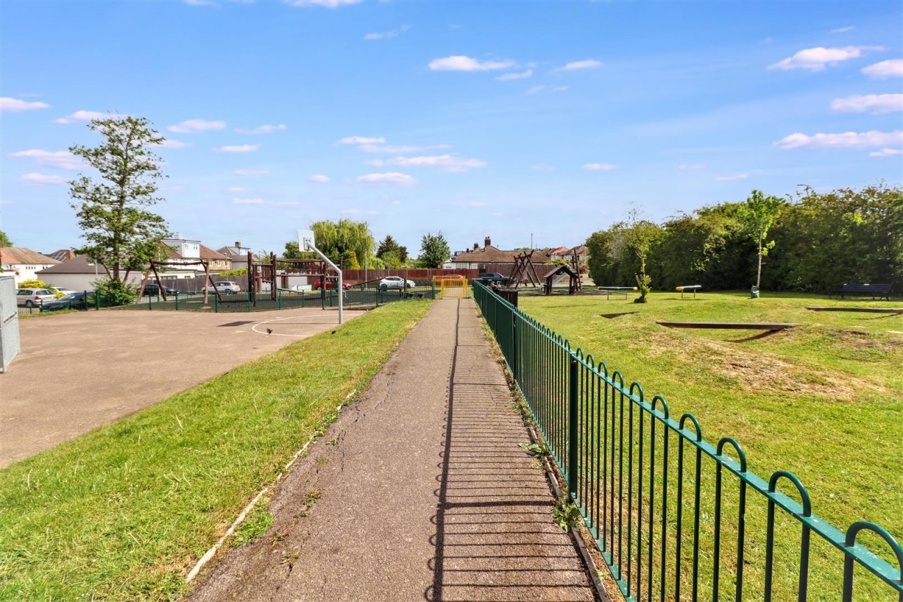 Byron Avenue, Borehamwood