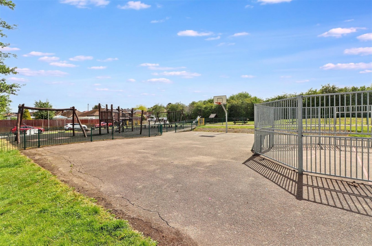 Byron Avenue, Borehamwood